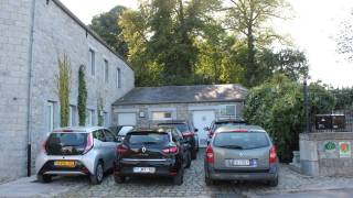 parking (6 places avec un peu de discipline ;-))