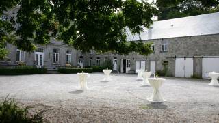 Cour de la ferme-château de Dourbes 