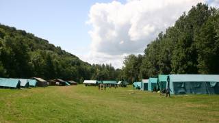 Terrain pour camp scouts à DOURBES, Viroinval,  Près de l’église