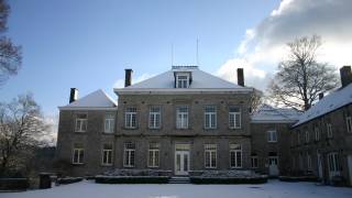 Cour de la ferme-château de Dourbes 