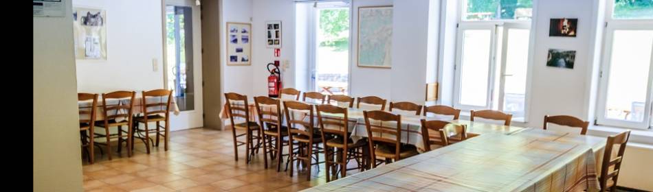 salle à manger du gite 40 personnes - Ferme château de DOURBES