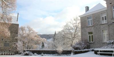 La cours en hiver