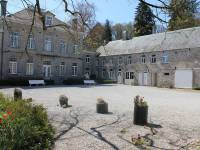 Cour intérieure de la ferme chateau de DOURBES