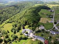 Vue aérienne de la ferme château de Dourbes 