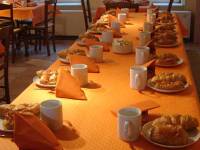 Salle à manger du gîte de groupe à Dourbes 