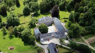 Luchtfoto van de kasteelhoeve Dourbes
