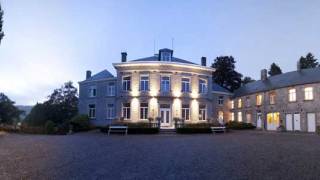 Binnenplaats van kasteelhoeve van DOURBES